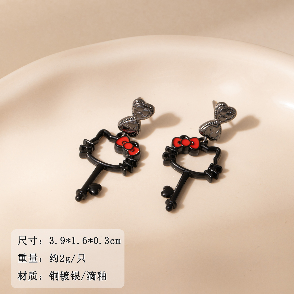 Sweet and cool cartoon glazed black kitty cat key stud earrings, fresh and sweet, fashionable and niche earrings details Picture