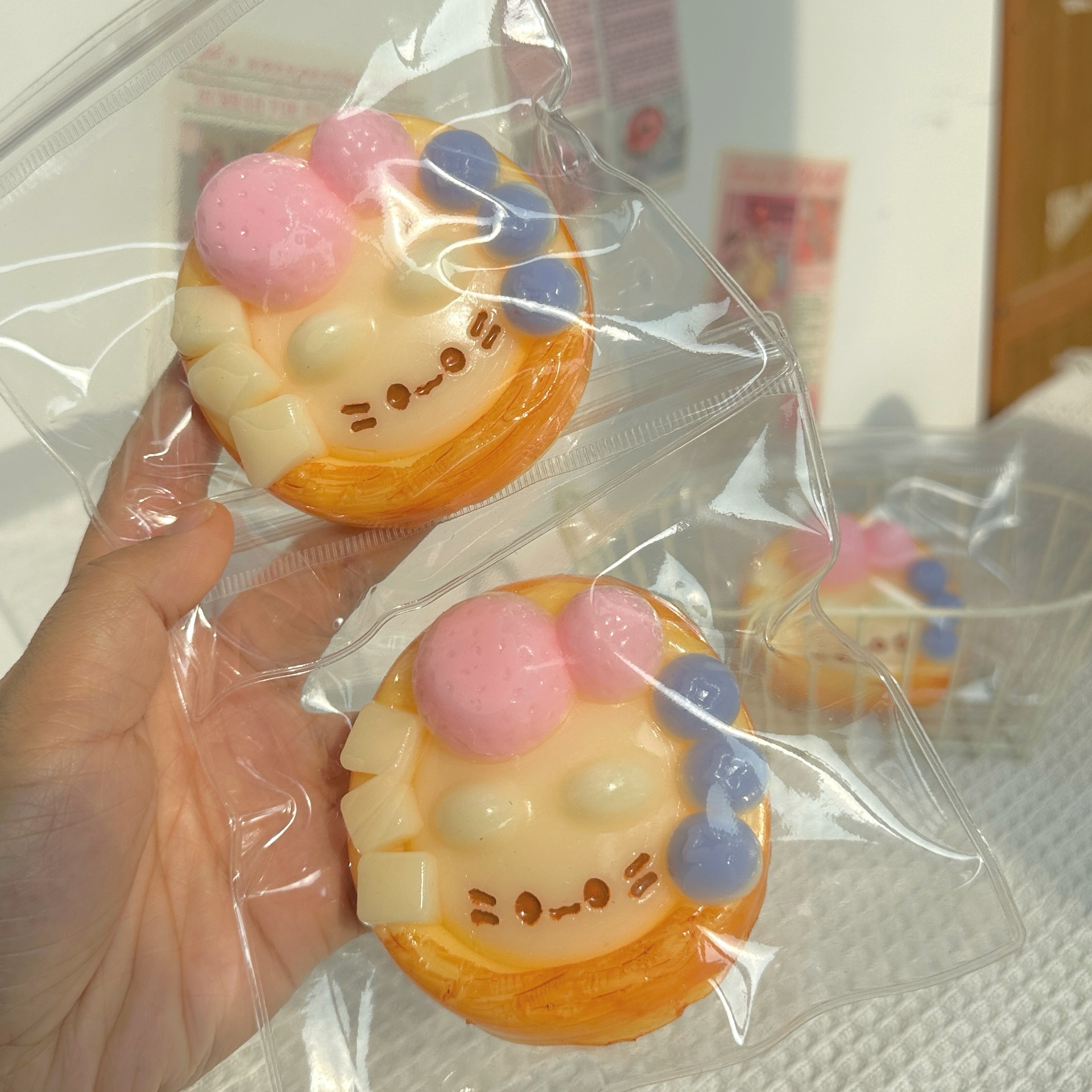 Hot-selling, in-stock Niannile kitten egg tarts with a water-like, creamy texture and a silicone-like feel, as well as a slime, stress-relieving toy Application Scenario