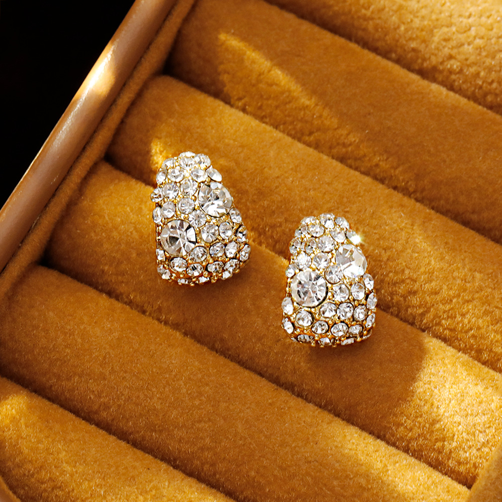 Hyacinth copper-plated gold stud earrings for women 2025 New bestsellers, light luxury and high-end style earrings, exaggerated sparkling diamond retro earrings Specification image