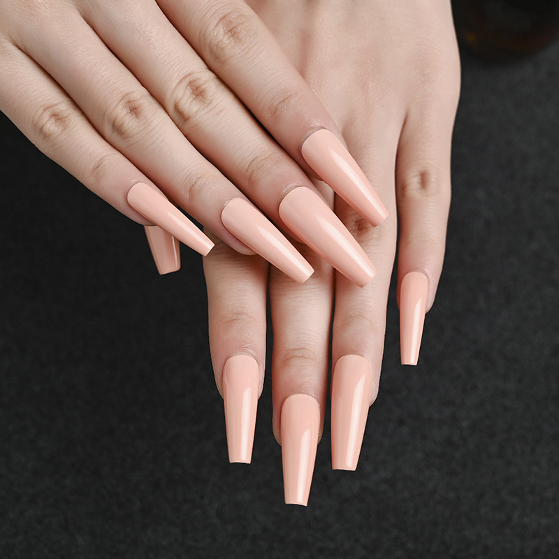 The long ballet nail with solid color and glossy oil from Europe and America, the mid-length trapezoidal nail art piece, and the false nails are exquisite and simple details Picture