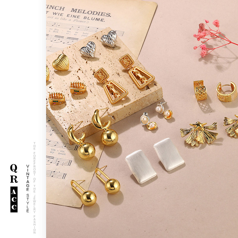 European and American cross-border metal style high-end geometric irregular earrings, exaggerated tassels, bows, heart-shaped stud earrings, elegant and feminine Application Scenario