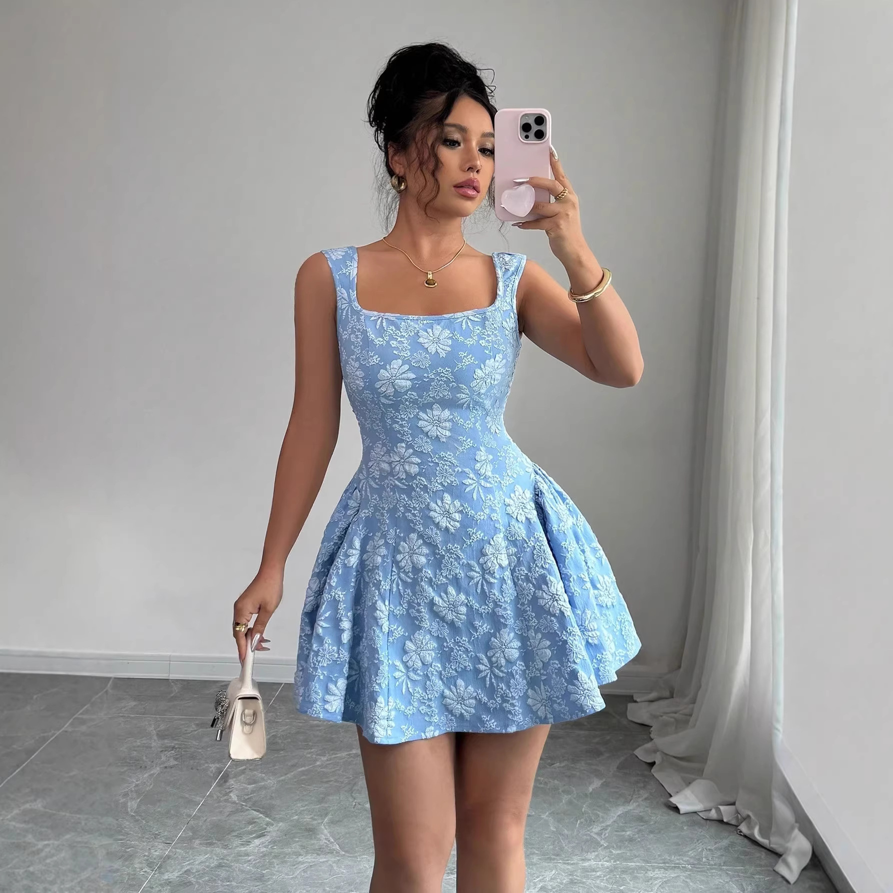 The new square-neck sleeveless, wide-hem, waist-cinching and figure-hugging dress from Europe and America in 2026 is fashionable, elegant and dignified Specification drawing