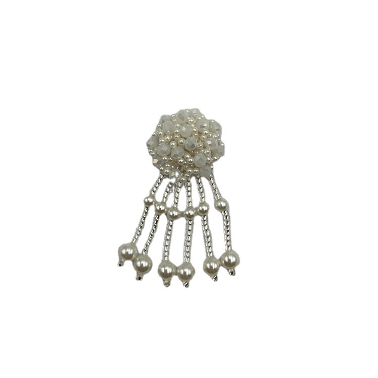 Factory stock of handcrafted crystal beaded pendants, ancient-style embroidered shoes, pearl jewelry accessories, earrings, brooches, shoe flowers Item Picture