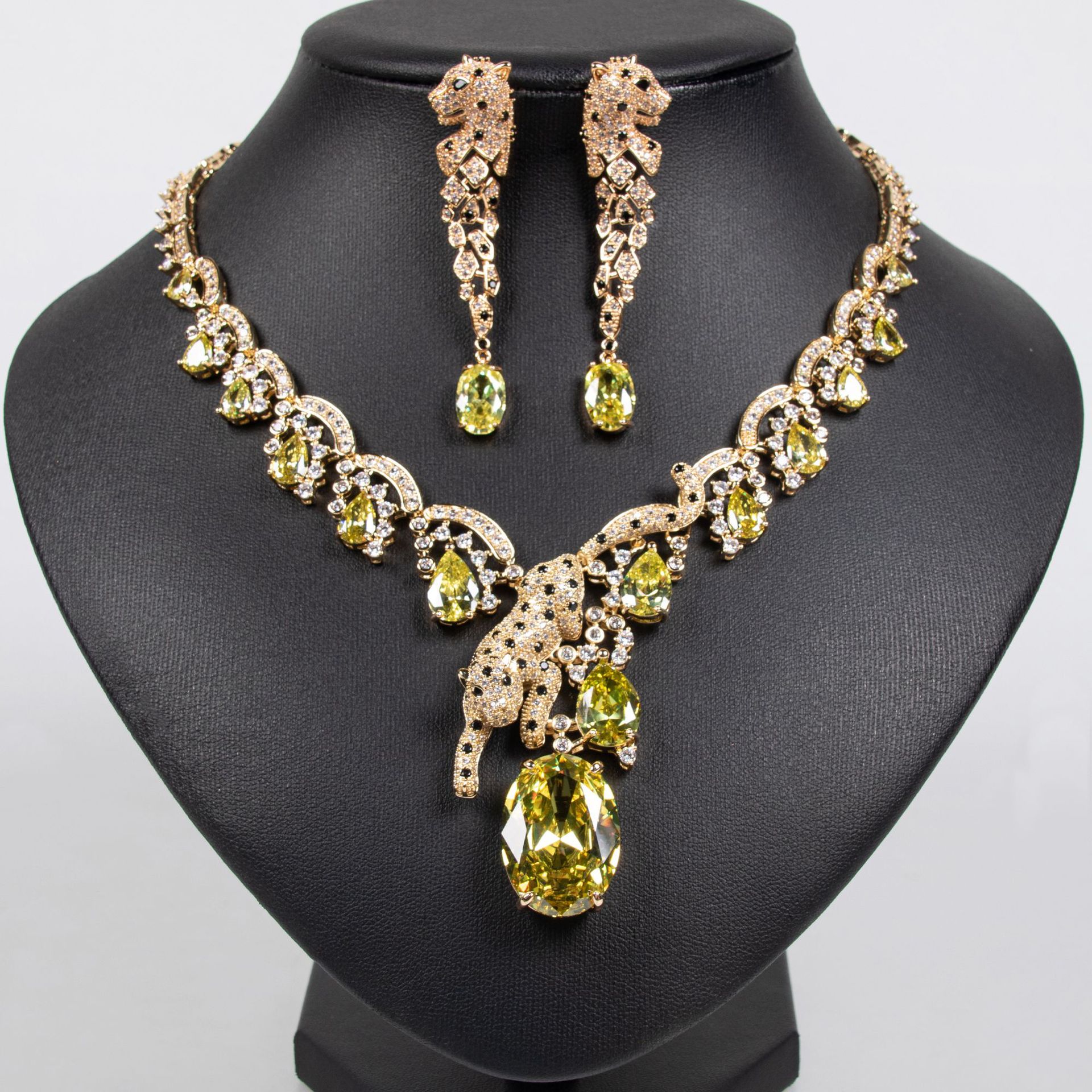 Moda europea y americana exagerado leopardo zirconia adornos collar conjunto de personalidad vestido versátil adornos de noche collar por mayor LYTJ30611 feng yun joyería por mayor collar conjunto de pendientes joyas caibao zirconia conjunto de cadena Specification image