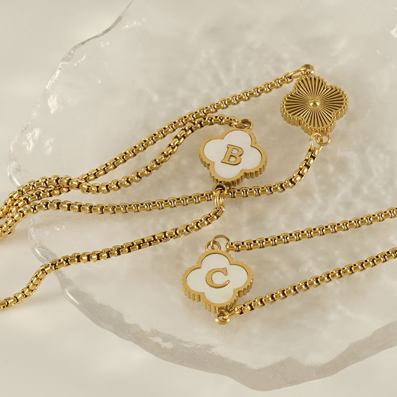 A new cross-border stainless steel shell four-leaf clover letter bracelet from Europe and America, with a high-end and niche design, is a versatile accessory details Picture