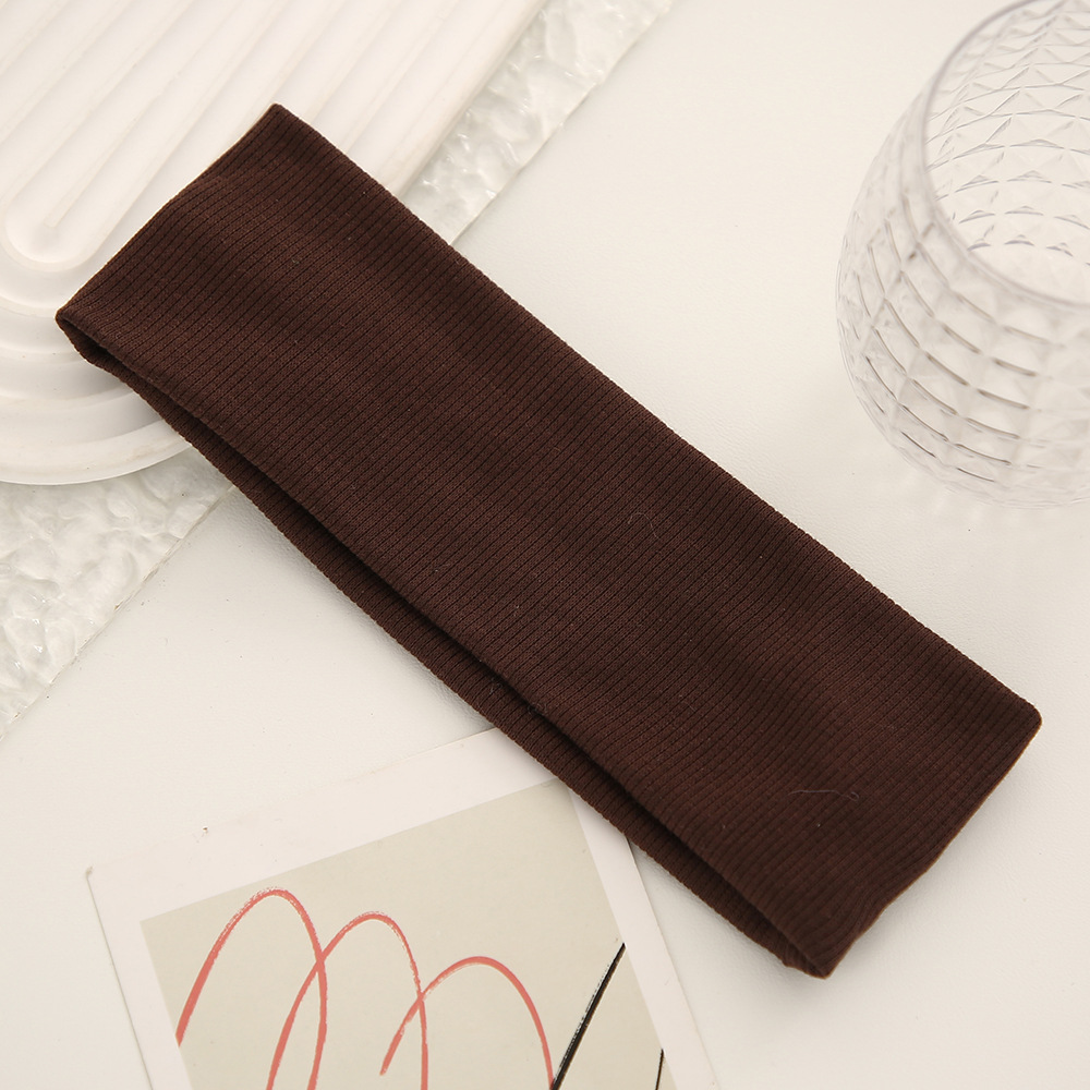 Cross-border solid-color hair band, women's outdoor sweat-absorbing sports headscarf, knitted high-elasticity wide-edge hair band, face wash hair band Application Scenario