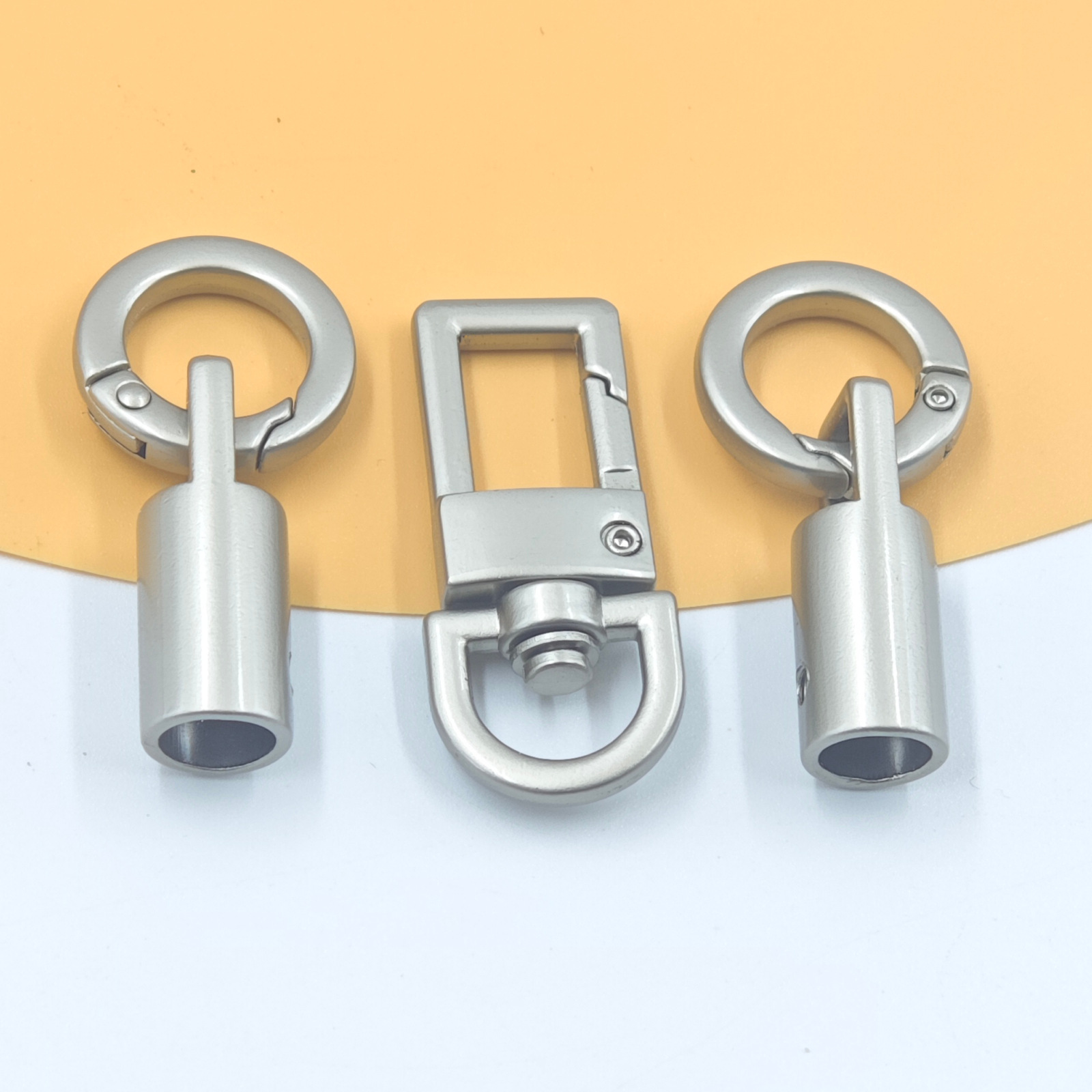 New manufacturer's luggage, high-end mobile phone lanyard accessories, alloy buckle, spring ring, square bell hook, door buckle set Application Scenario