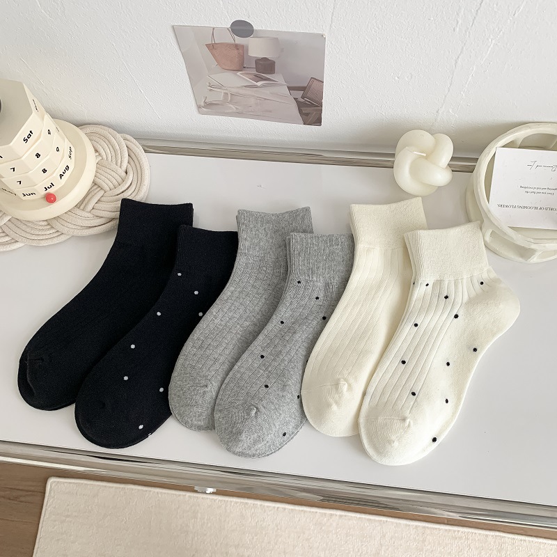 Sock stall, one-piece consignment, women's white polka dot short socks, cotton socks, South Korea Dongdaemun women's short socks, miu style, grey pile socks, trendy one-piece consignment