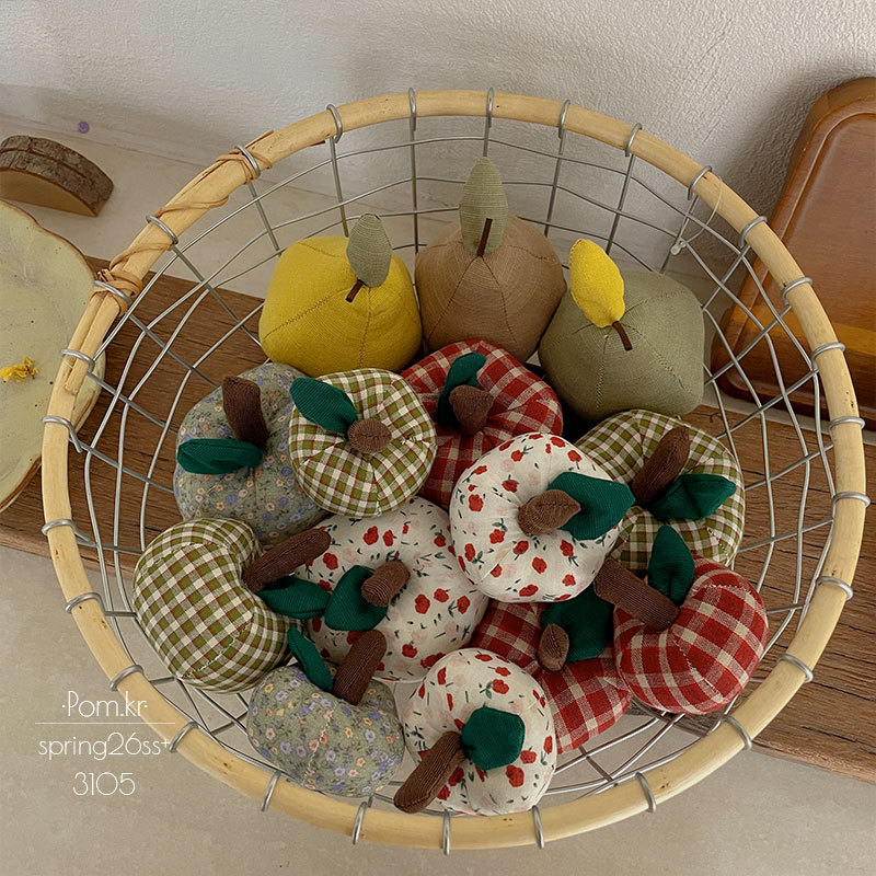 Spring new floral apple figurine, fabric handcrafted fruit-themed photography prop, InS-style room decoration item Application Scenario