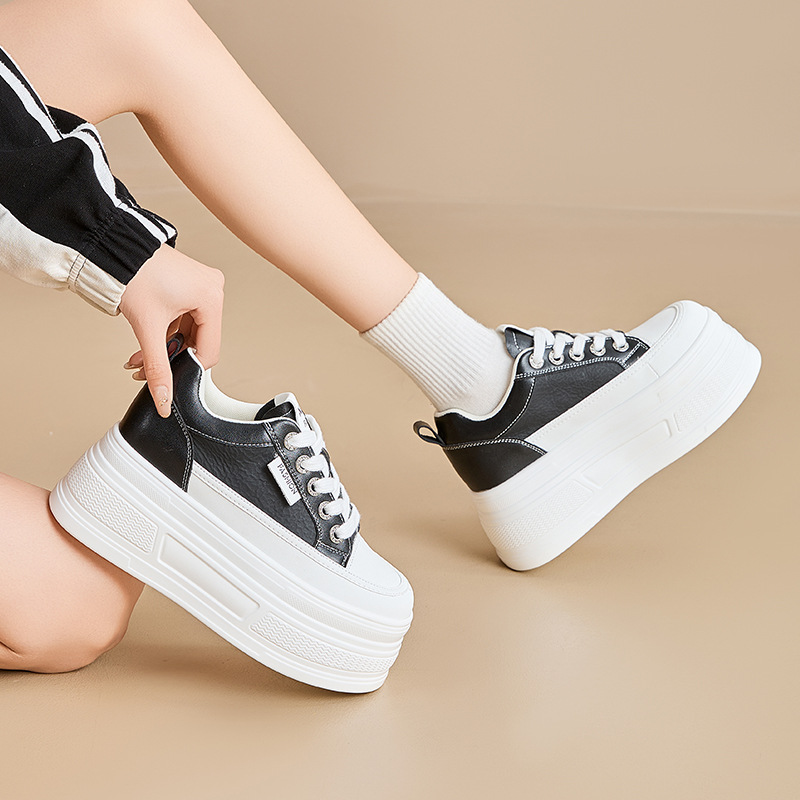The thick-soled, insole, breathable white sneakers are a perfect match for women and are a new sporty casual shoe for Spring and summer 2025 Application Scenario