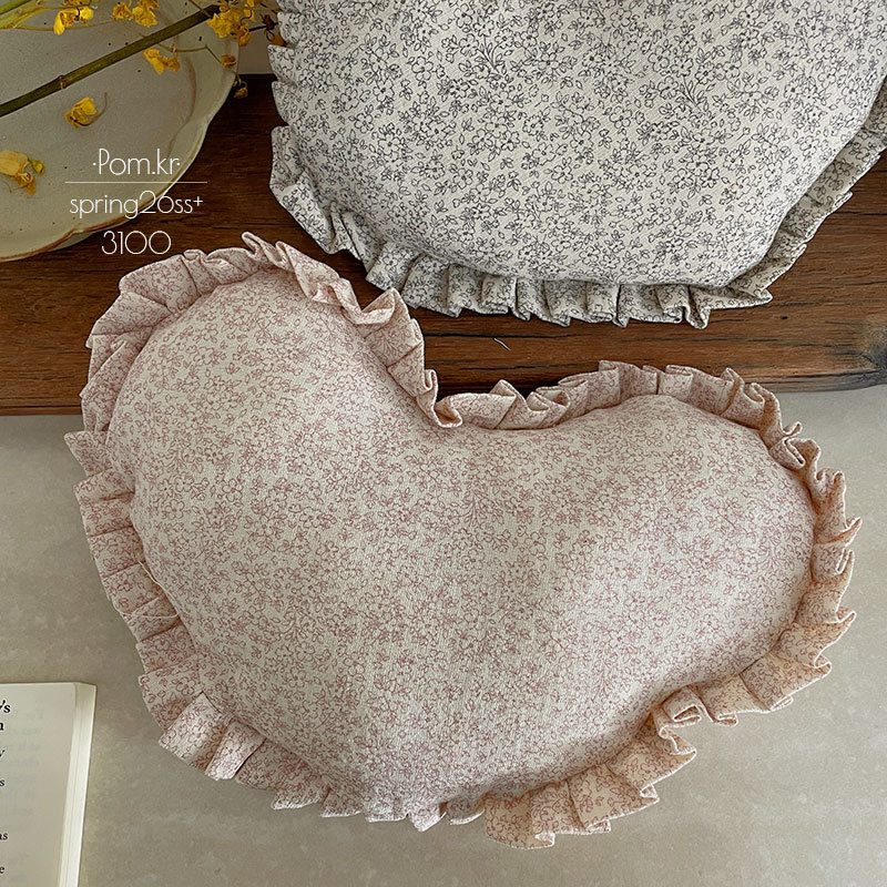 Spring new Korean-style small floral heart-shaped pillow, children's ins style comfortable baby pillow, room decoration Application Scenario