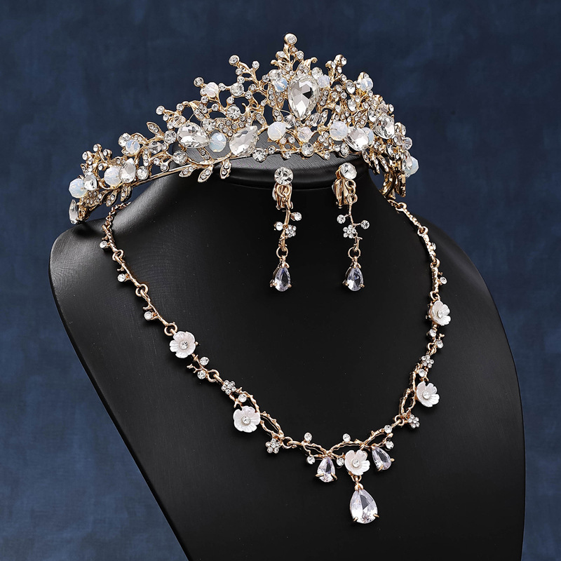 New handcrafted bride chain, Korean-style bride accessories, high-end wedding crown necklace, earrings, three-piece set Application Scenario