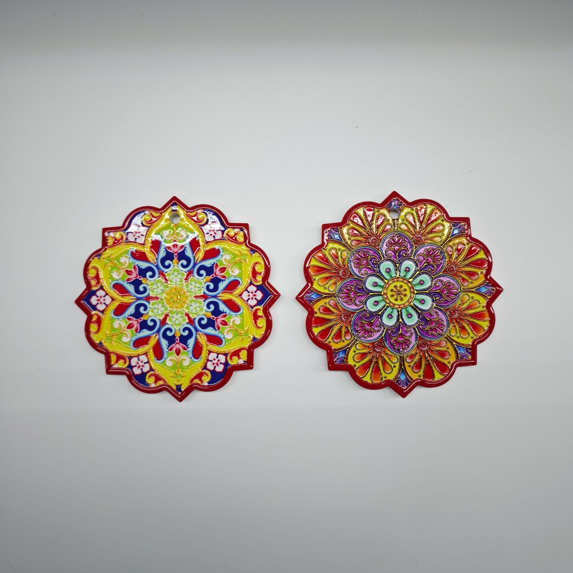 Multi-angled petal retro patterned ceramic 3D embossed and embossed coasters, home decorative, heat-insulating and waterproof coasters Application Scenario