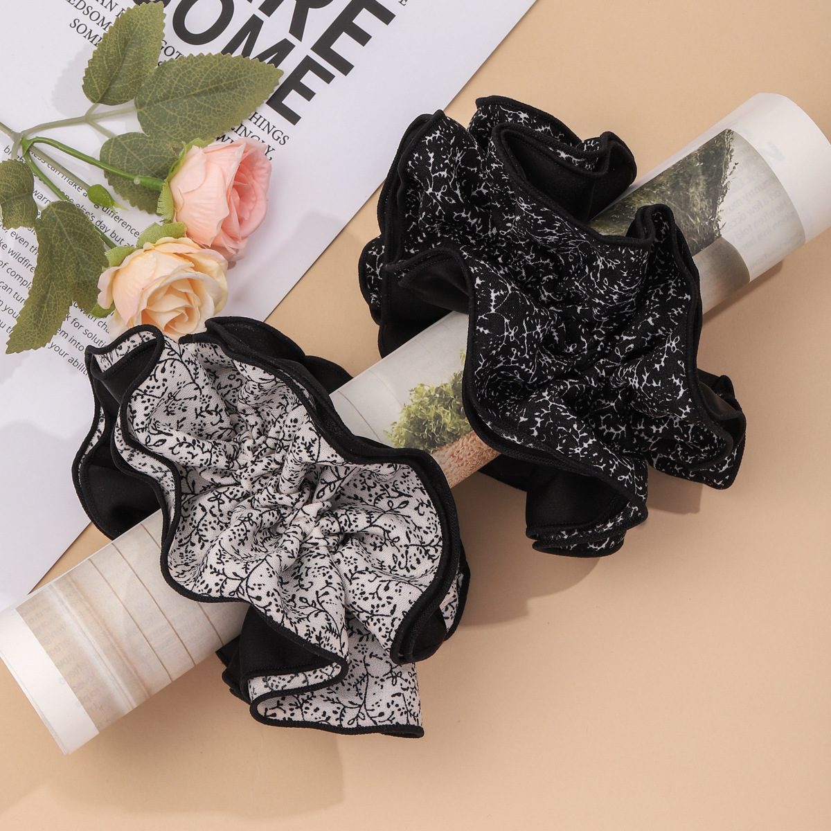 Korean-style retro velvet patchwork floral hair band with high elasticity and no damage to hair. Large circle, elegant commuting hair tie for women details Picture