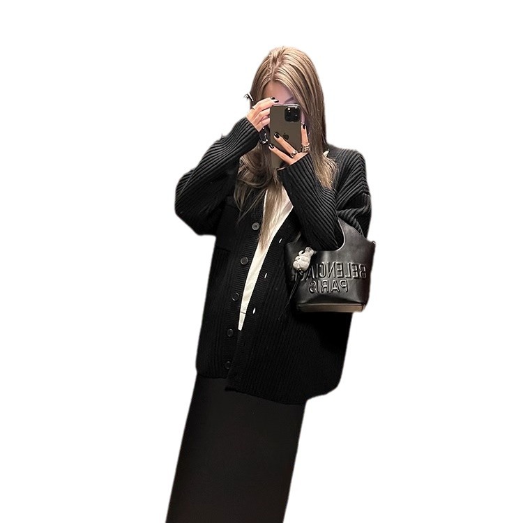 Chocolate Maillard laid-back and fashionable sweater jacket for women, thick and loose knitted cardigan for autumn and winter Item Picture