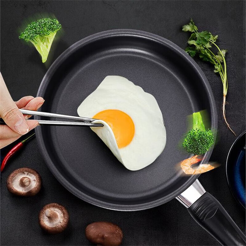 Factory direct sales: 18 cm small frying pan, long-handled non-stick pan, steak frying pan, free household small frying pan details Picture