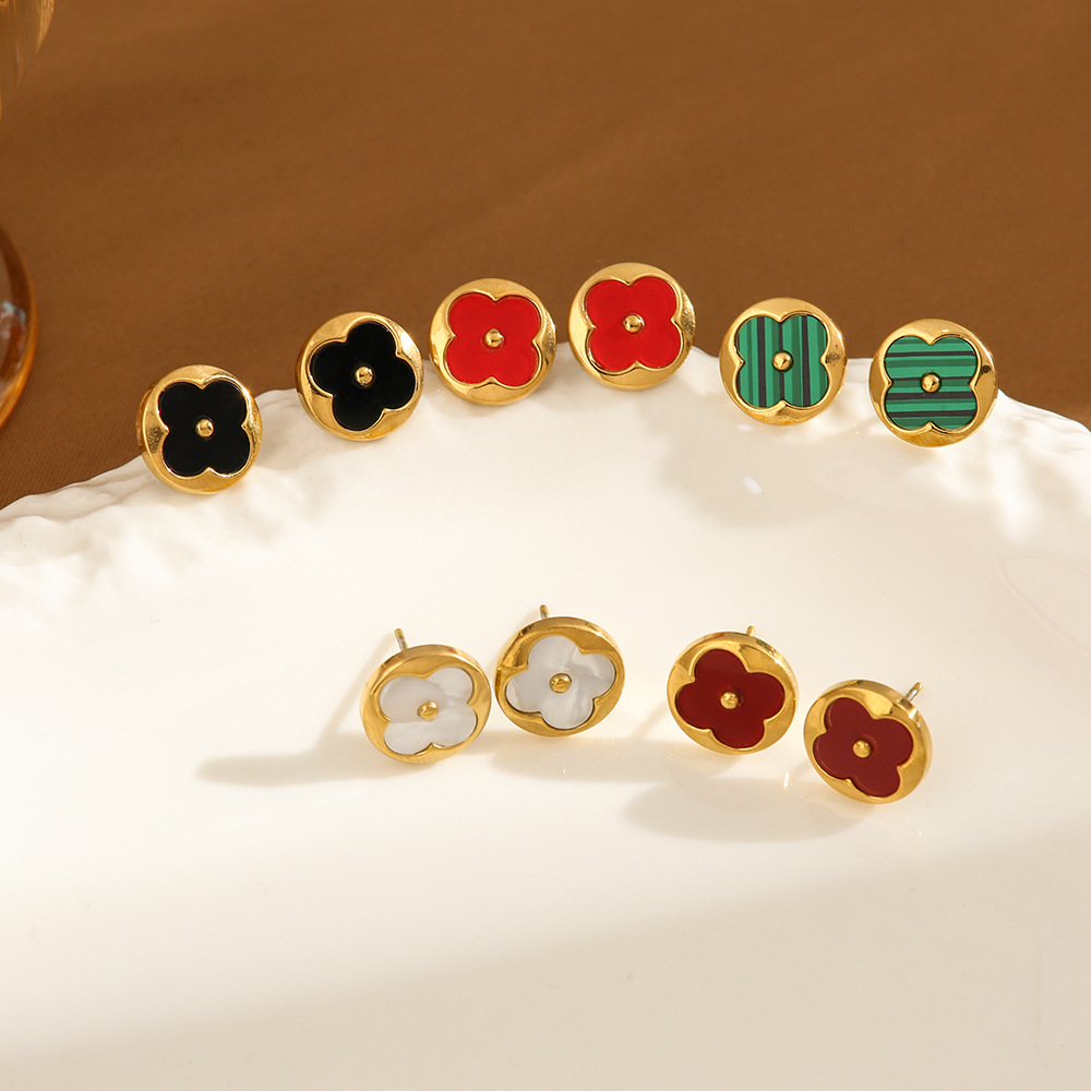 European and American cross-border bestseller 18K gold titanium steel non-fading earrings, simple women's light luxury style, trendy manufacturer wholesale, elegant style details Picture