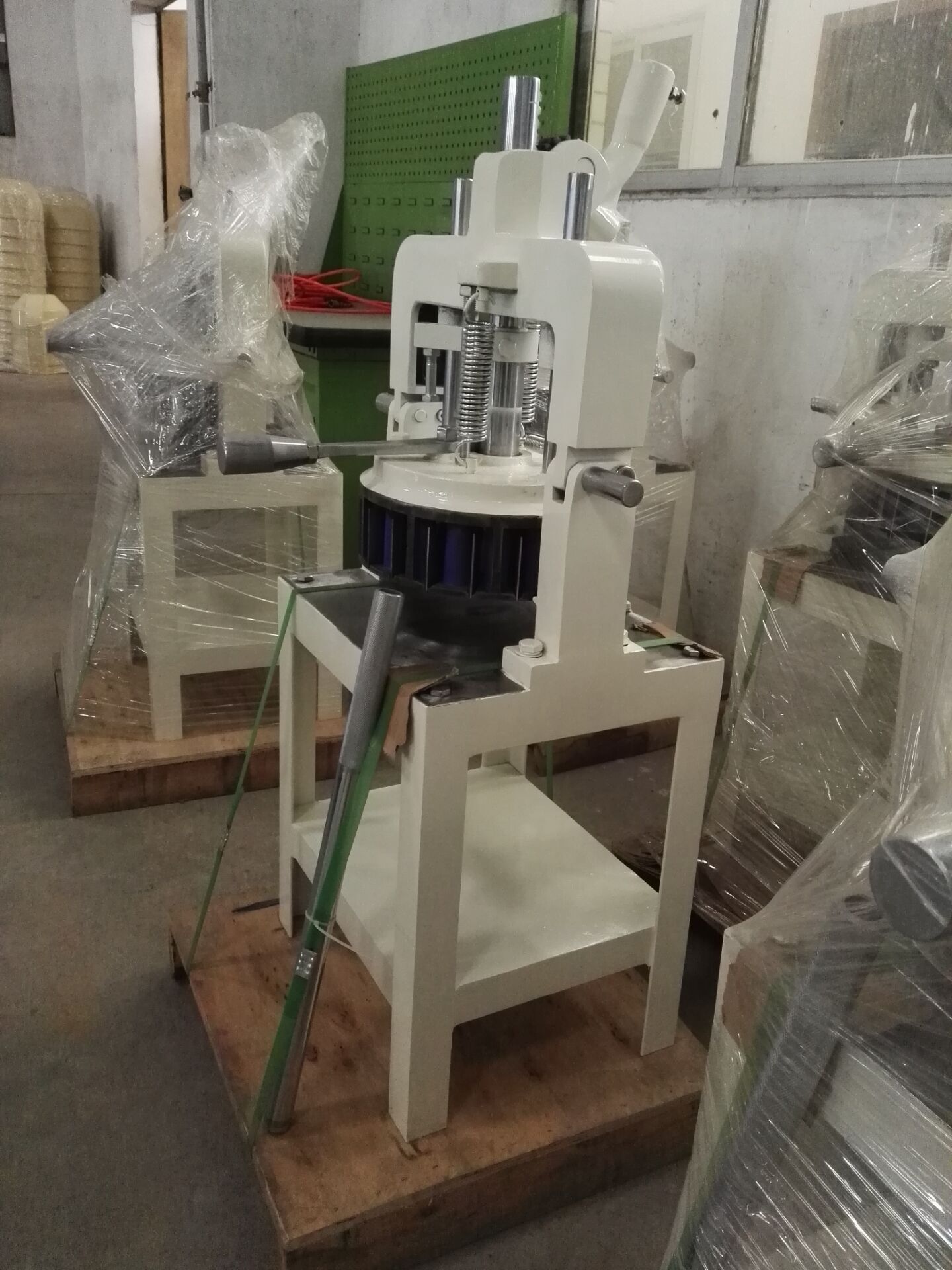 Manual dough sheeting machine, manual dough sheeting mechanical sheeting machine series details Picture