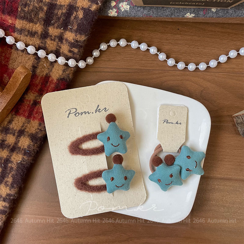 韩系治愈系星星发饰 笑脸毛绒发夹 + 发圈组合可爱日常侧边夹新款Pom.kr 浅蓝笑脸星星发圈：棕毛圈缀萌趣饰 软甜可爱