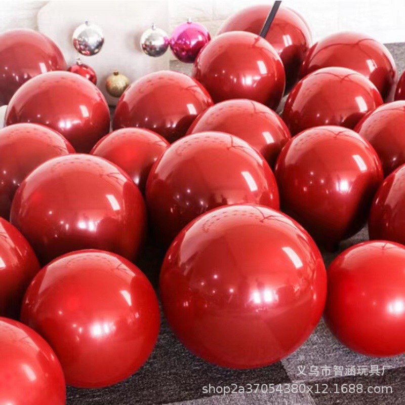 The popular double-layer pomegranate red balloon wedding room is decorated in a floating style. It is a creative Valentine's Day proposal and declaration of love Application Scenario