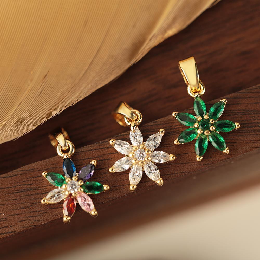 New best-selling flower copper-plated necklace, 18K gold-plated five-petal flower pendant, versatile necklace, factory direct sales and wholesale for women full figure