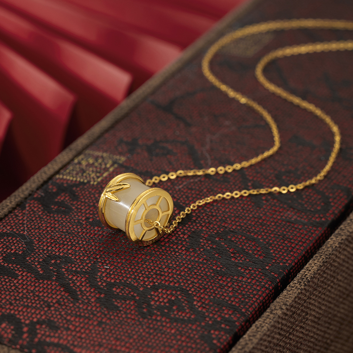 Hetian jade bamboo necklace, women's bamboo joint-shaped pendant, bamboo leaf, high-end Chinese trend women's collarbone chain accessory details Picture