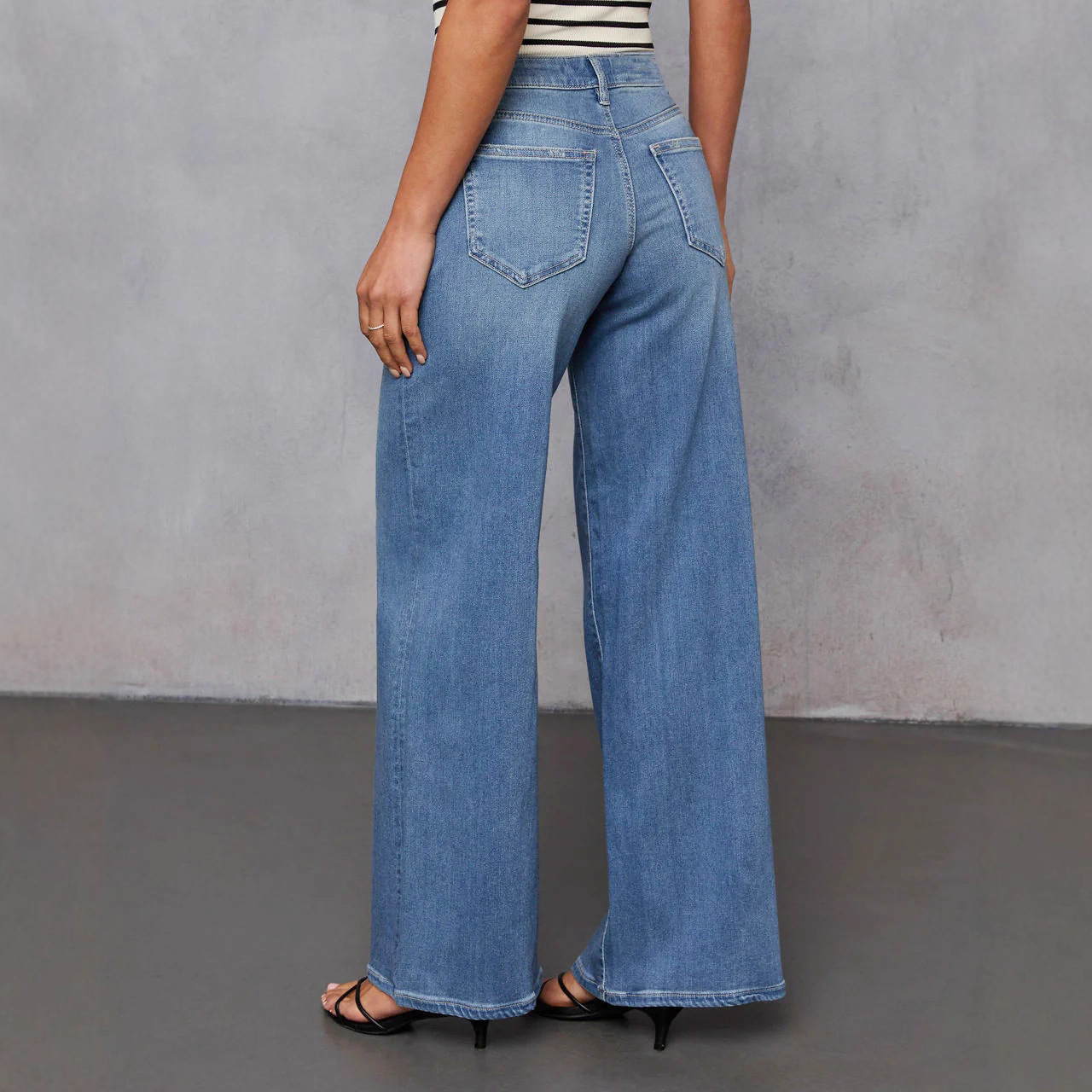 New stretch jeans for women from Europe and America are selling well. They are fashionable, stylish, commuter wide-leg jeans with washable stretch Application Scenario