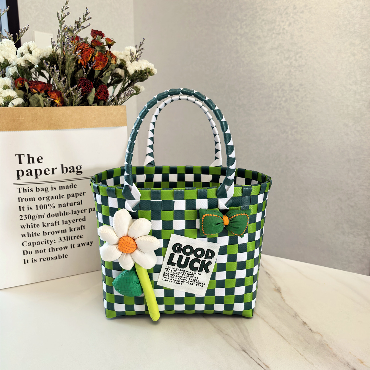Bolso de bambú transfronterizo bolso de hombro único bolso de color tejido bolso de mano tejido bolsa de mujer de gran capacidad viaje de moda bolso de mano simple y versátil bolsa de mano de dibujos animados bolso de bambú hecho a mano Application Scenario