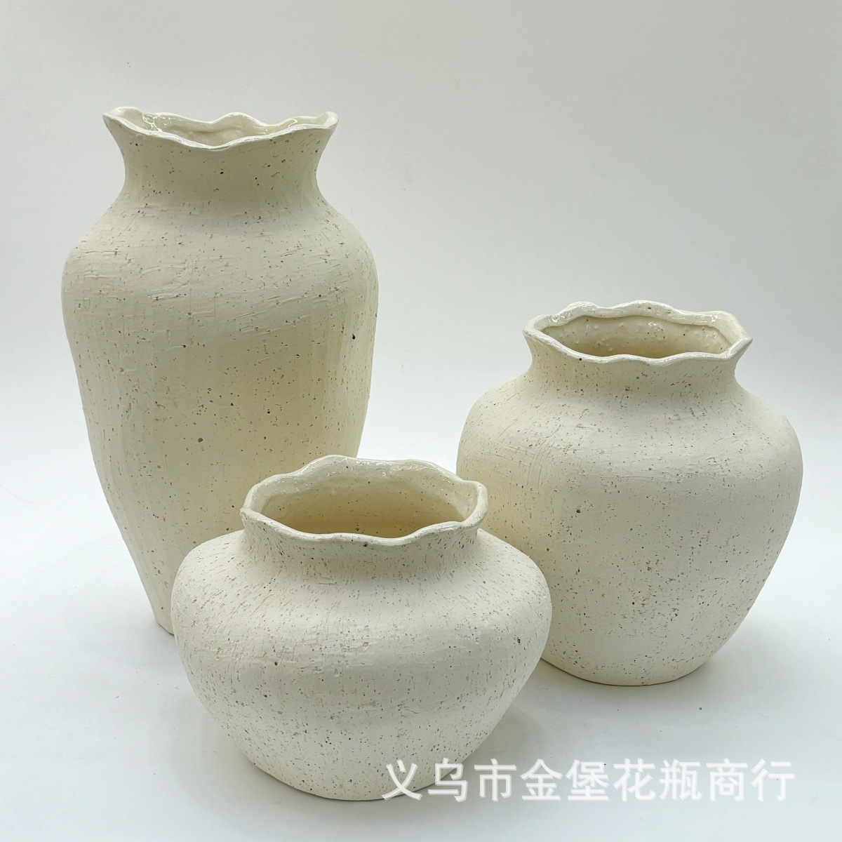 Multi-shaped off-white coarse earthenware vases, wabi-sabi style home soft decoration dried flower arrangement vases details Picture
