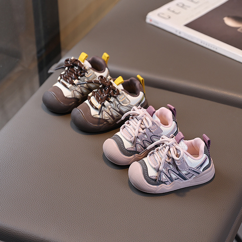 Fashionable color-blocking casual shoes for boys aged 1-3 in autumn, soft soles for children, comfortable and trendy sports shoes for kids details Picture