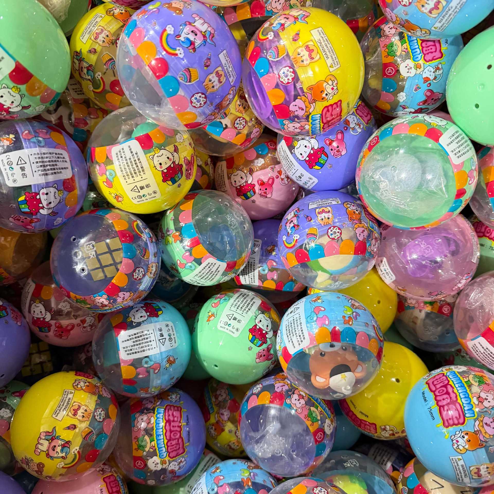 75mm扭蛋玩具混装公仔手办覆膜款75号扭蛋半彩色75mm扭蛋厂家批发细节图