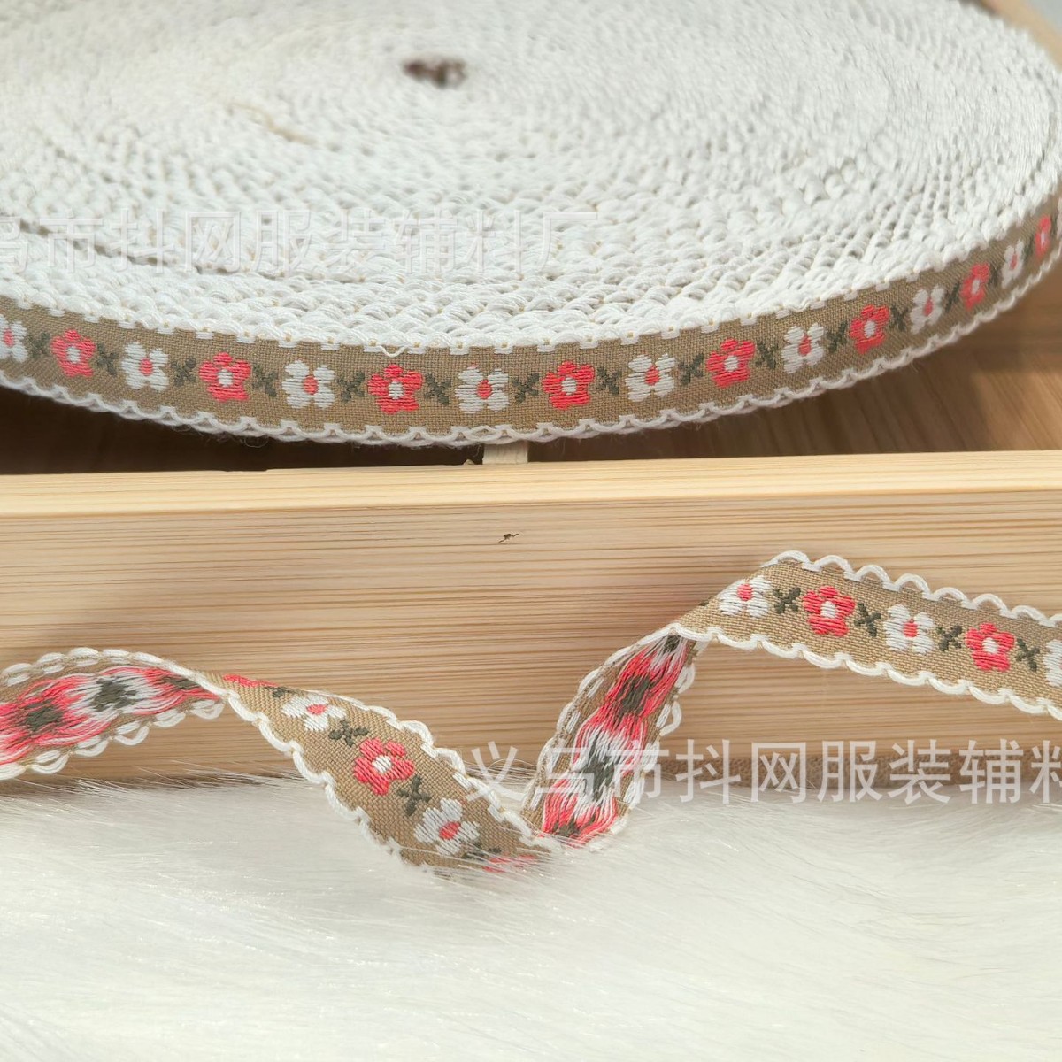 1.2cm Broken flowers and trees by the ear, pastoral fresh style, jacquard embroidery webbing, DIY clothing accessories, accessories and ornaments Specification image