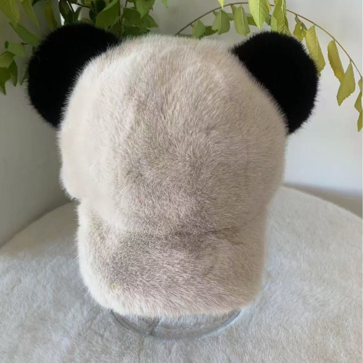 A cute winter cap with mink fur and panda ears, a large brim that makes the face look smaller, warm and fluffy ear-protecting cap Specification drawing