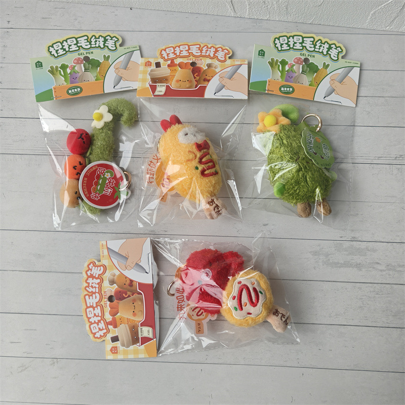 可奇炸虾捏捏毛绒笔可爱潮玩西红柿毛绒挂件中性笔文创包包挂件批