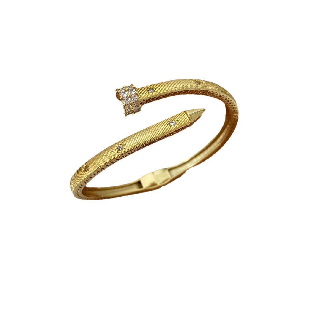 Court style retro brushed bracelet ring, niche light luxury high-end bracelet, gold 瓖 diamond buckle bracelet manufacturer Item Picture
