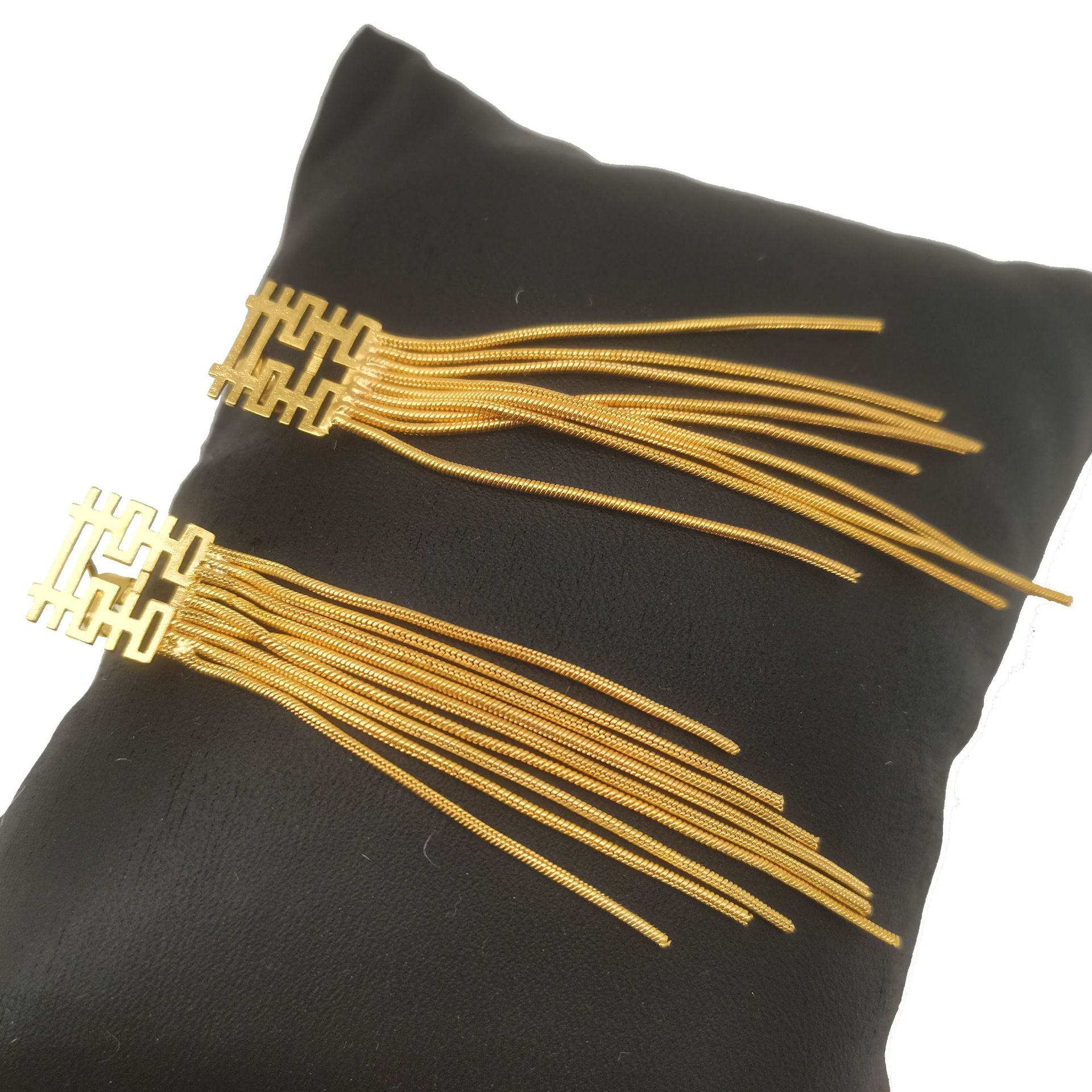 Bride's wedding simulation gold earrings, women's double happiness character tassel ear studs, 24k gold-plated ear pendants, fashionable earrings wholesale Application Scenario