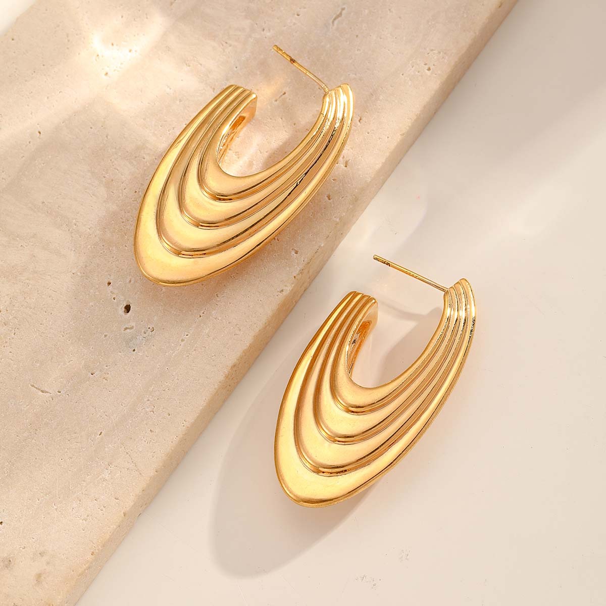 Nasha cross-border European and American copper-plated 18K real gold teardrop U-shaped earrings for women, S925 silver needle, fashionable, exaggerated and niche stud earrings details Picture