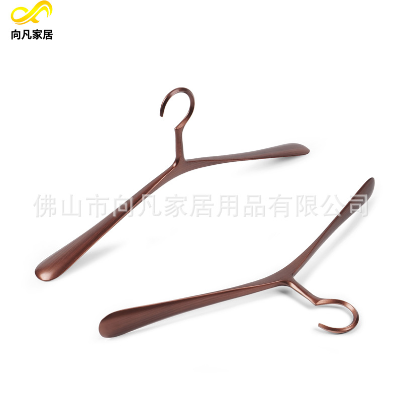 Original color silver one-piece aluminum alloy clothes hanger factory, hotel wardrobe, chain clothing store, formal dress aluminum clothes hanger Application Scenario