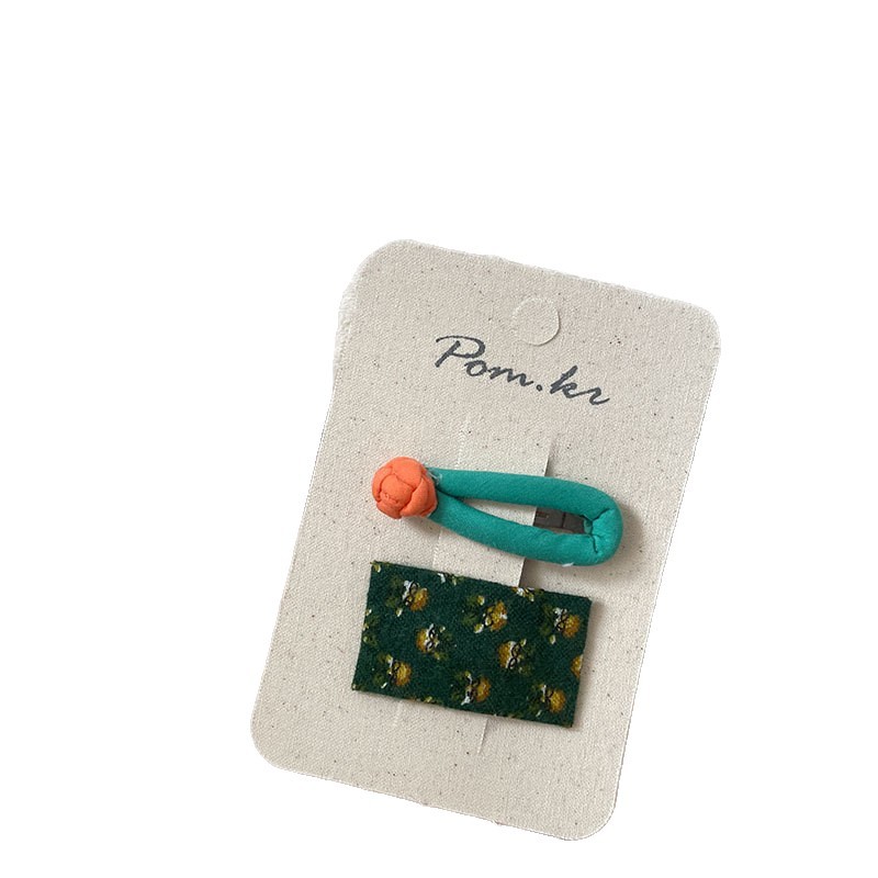 New Korean-style fabric handcrafted children's hair clips for autumn and winter, checkered flower side hair clipping clips, retro hair bands for women Item Picture