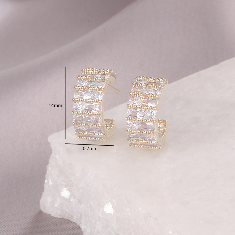Xuhui Accessories' new fashionable, light luxury style, versatile copper zirconium plated with real gold and silver needle C-shaped stud earrings wholesale Application Scenario
