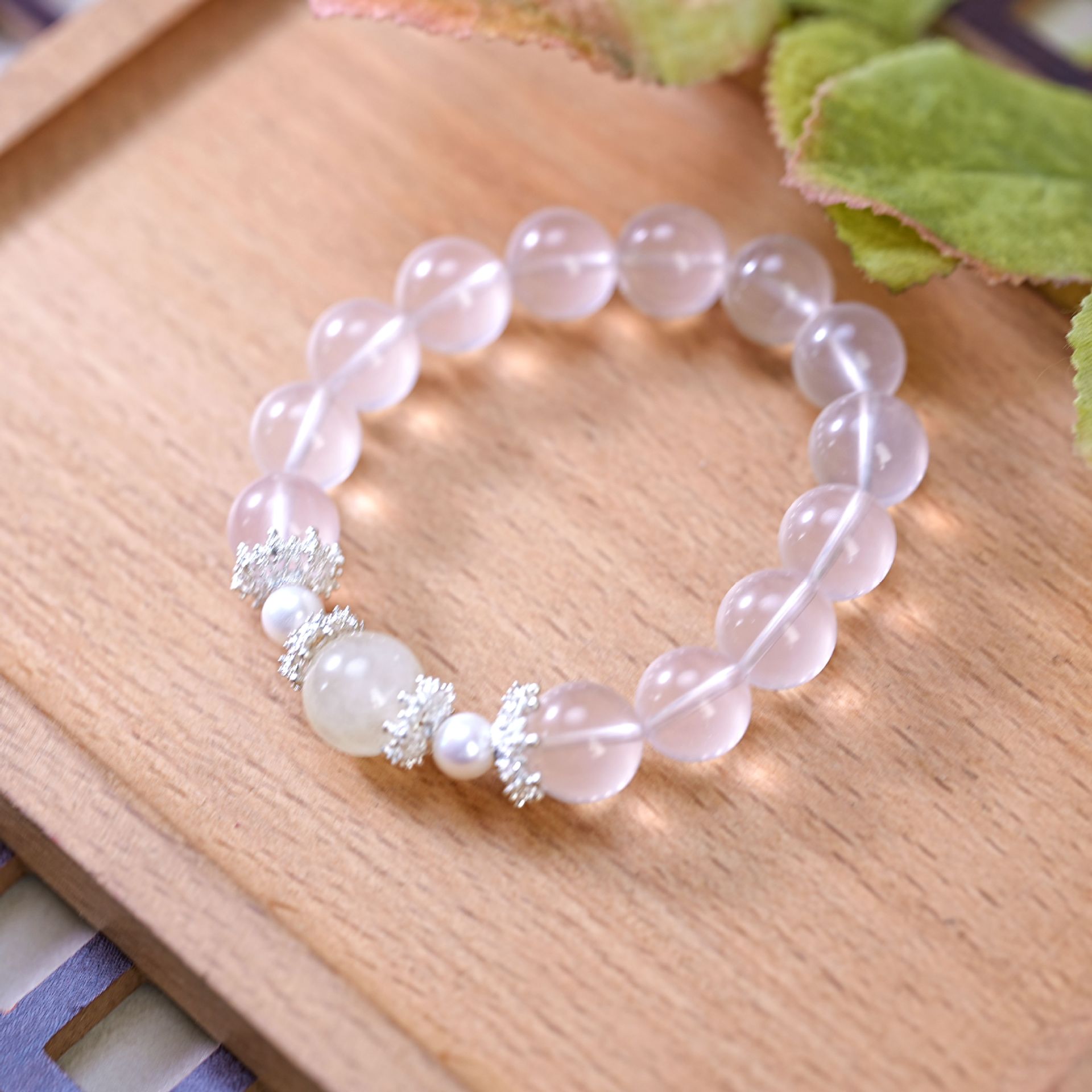 New Chinese-style natural rose crystal pearl beaded bracelet for women, light luxury and fashionable, whitening design crystal bracelet accessory Specification image