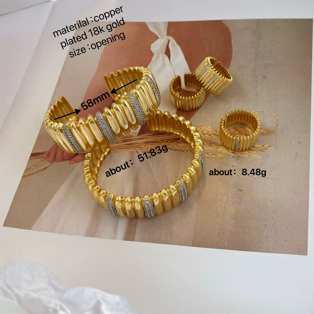 New cross-border joint ring bracelet from Europe and America, with a light luxury and individual design sense, wide surface and two-color electroplated set Specification drawing