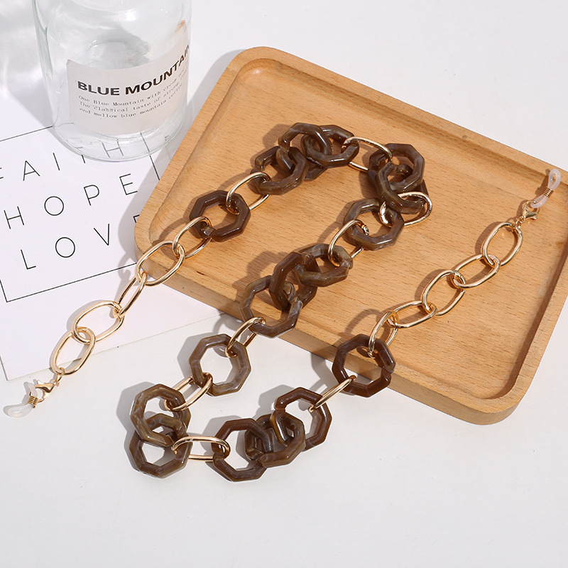 Fashionable acrylic glasses chain with two-color effect, metal neck buckle chain in multiple colors to choose from, hot-selling spliced necklace, mask chain Application Scenario