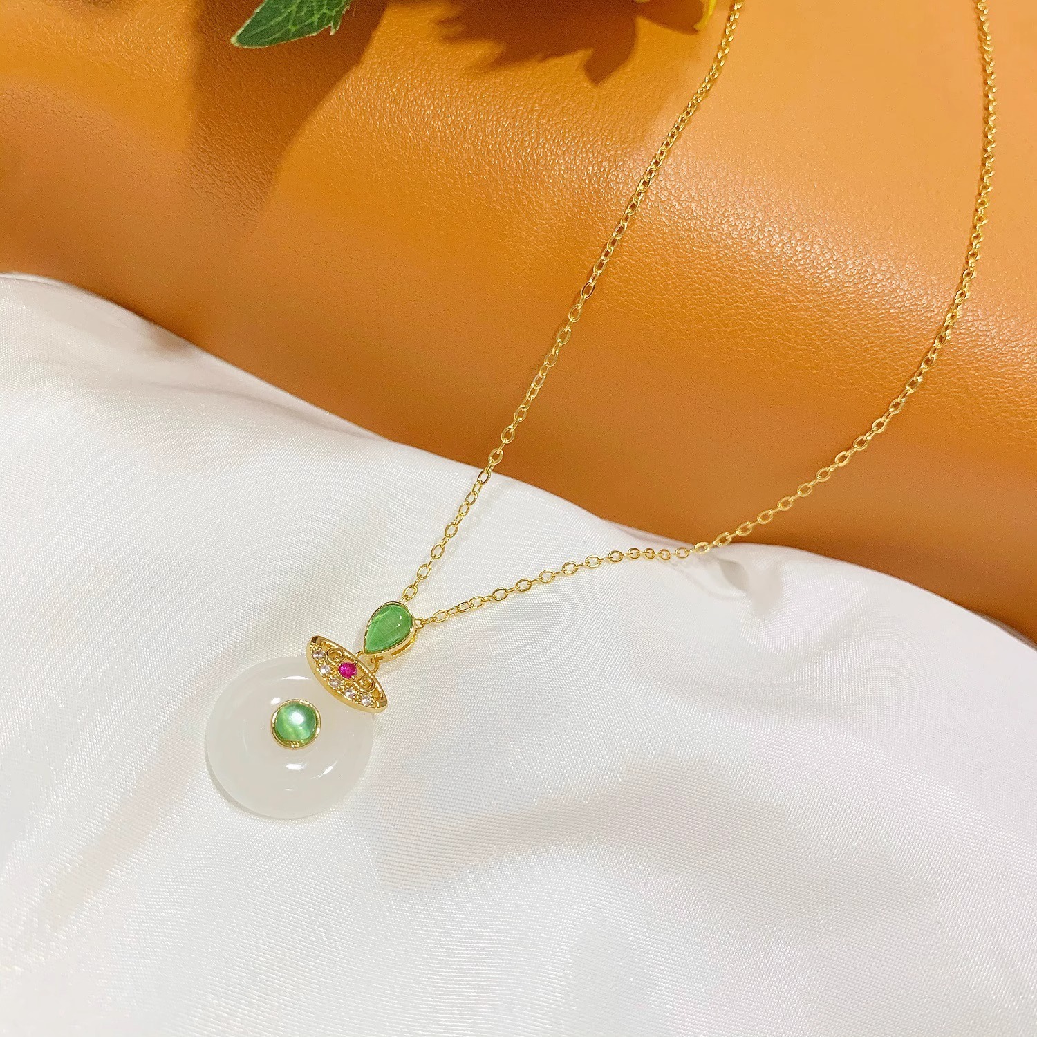 Simple and elegant, long-lasting and colorfast sand gold peace pendant necklace for women, 18K gold plated Chinese retro style neckchain and collarbone chain Application Scenario