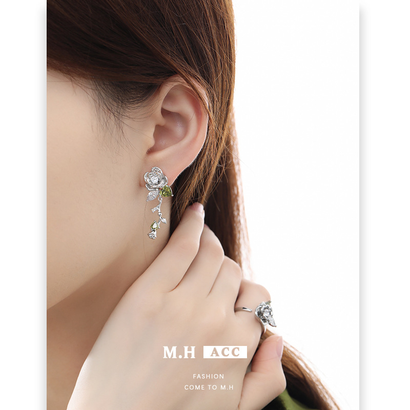 925 Silver Needle Green Leaf Rose Earrings with a Light luxury and high-end Feel for Autumn and Winter 2024 New Style, heart-shaped Zircon earrings Specification image