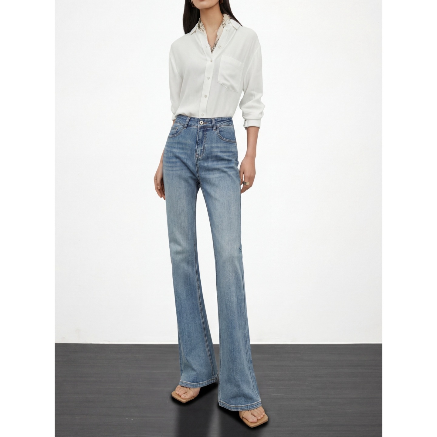 The windbreaker yoga model display clothing model showcases the new design Application Scenario