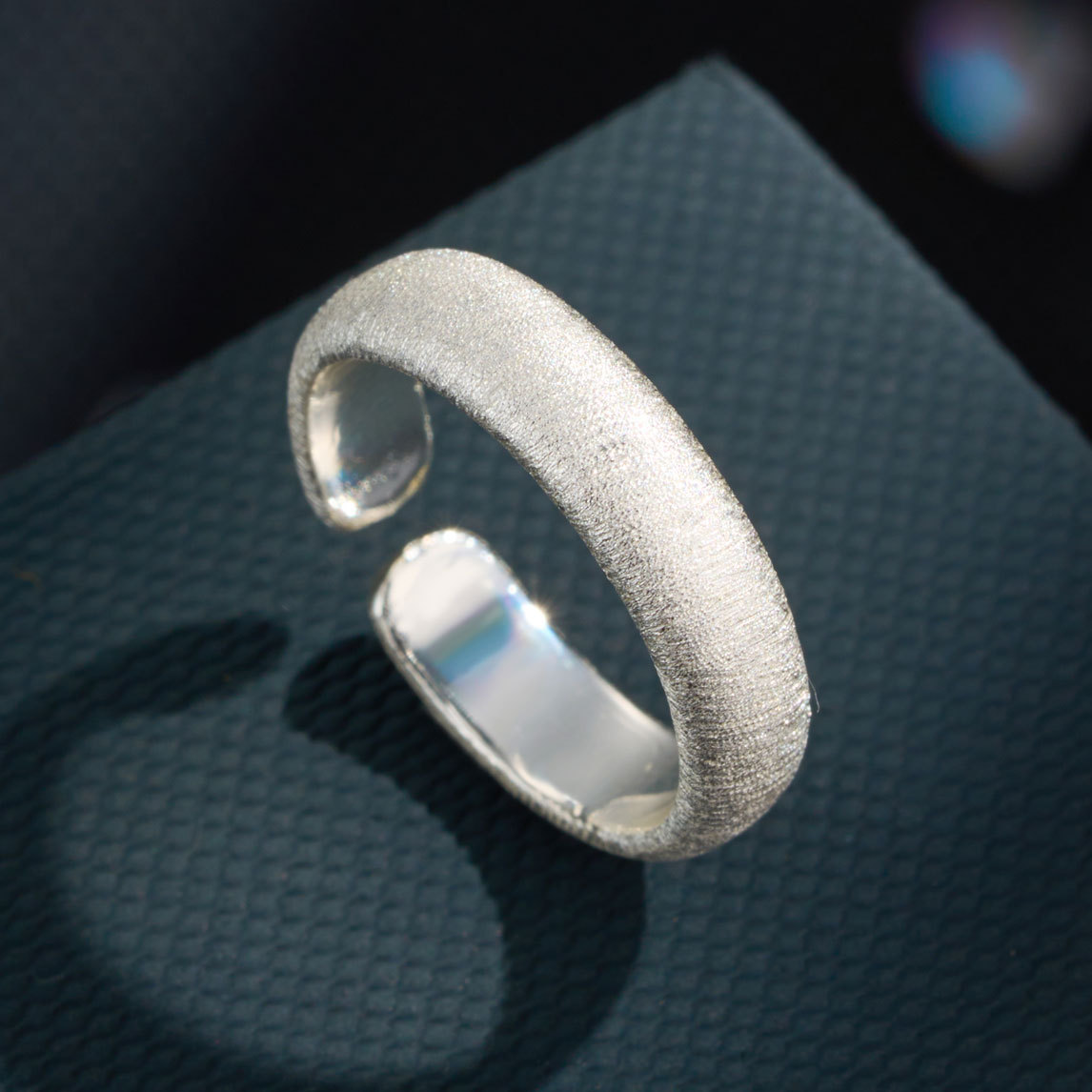 Viento minimalista versión amplia anillo de apertura cepillado aleación de cobre chapado de oro real sensación avanzada ajustable dedo índice anillo anillo Application Scenario