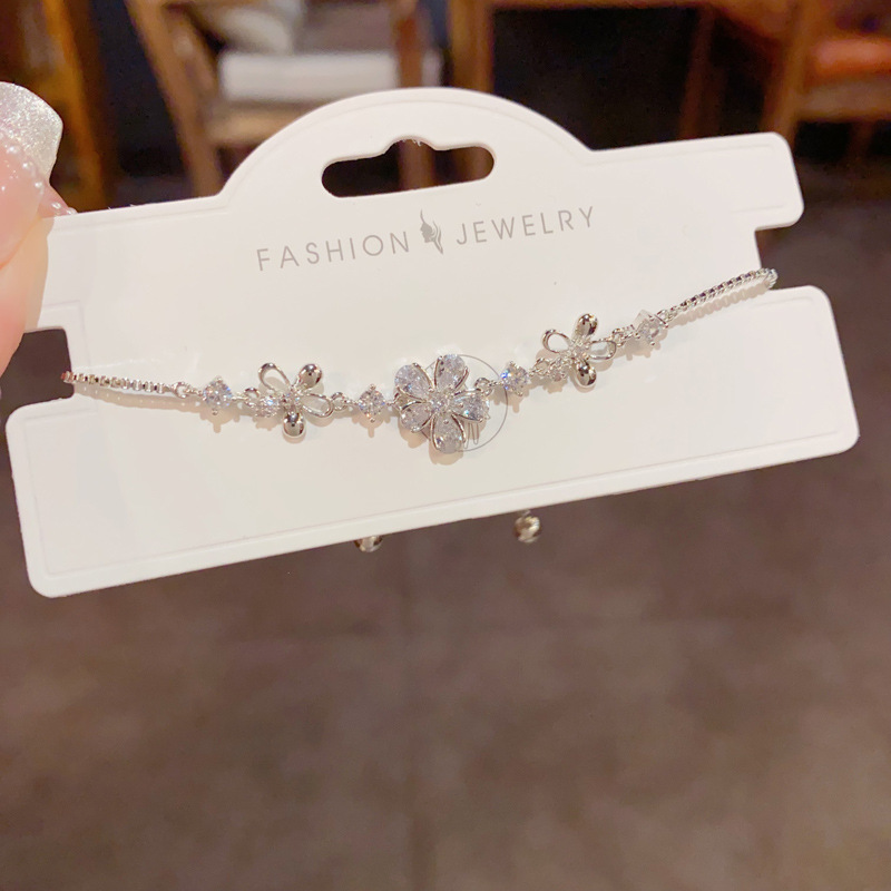 This summer, fresh and light luxury, high-end zirconium flower pull-out bracelet is unique, fashionable, versatile and super shiny. It's a perfect bracelet for women Specification image