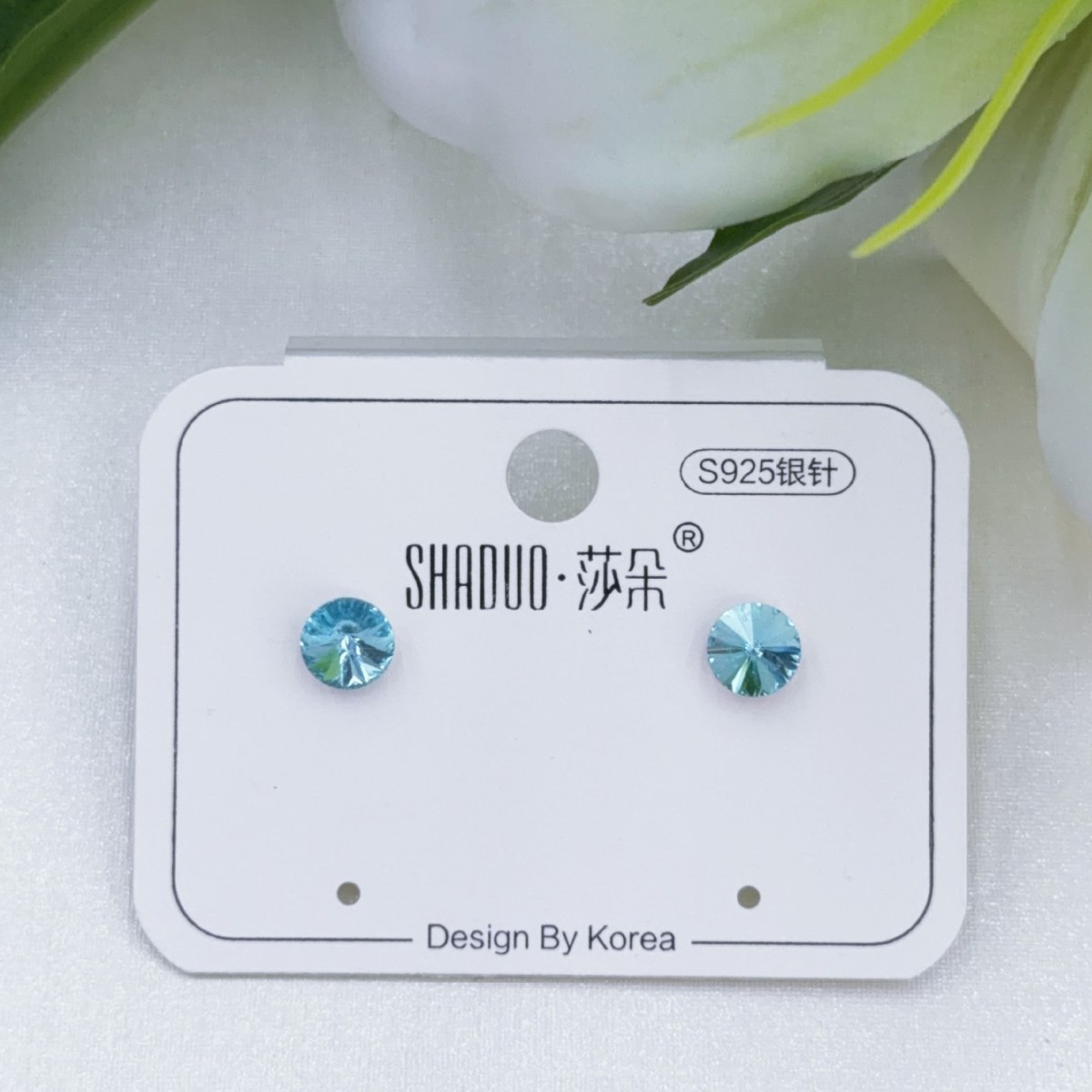 The s925 round diamond earrings and silver needle stud earrings from Shado Jewelry, a popular online hit, are in an ins style Application Scenario