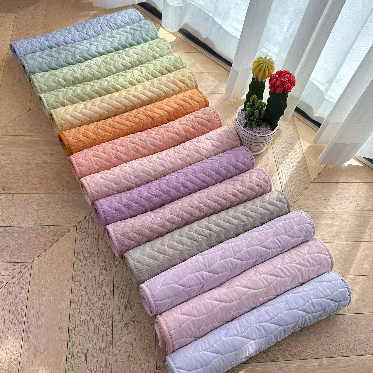 Plain quilted double-layer gauze art embroidered floor mat, anti-slip absorbent cotton foot mat, kitchen floor mat, breathable pet mat Specification image